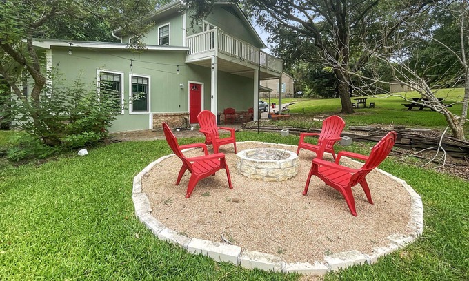 Chappell Hill House | The Cardinal House at Chappell Hill