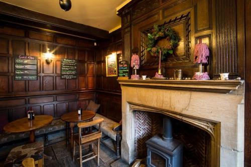 Worcester Hotel | The Cardinals Hat