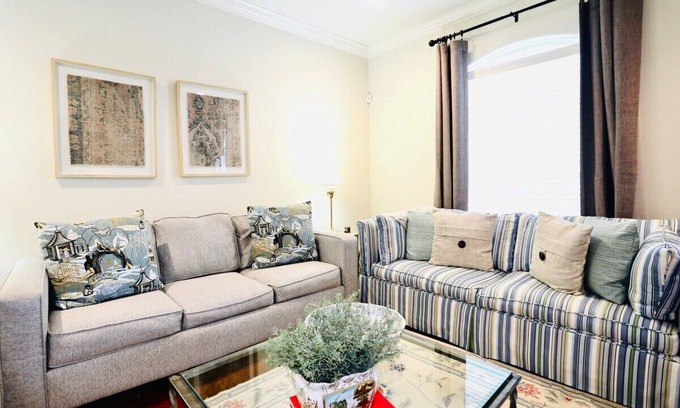 Oxford House | The Carl, Discounted rate for S. Carolina game!