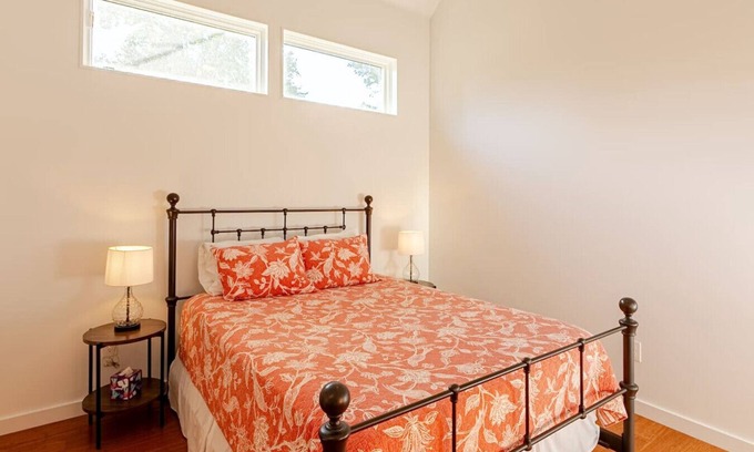 North Downtown House | The Carriage House at Wine Cellar Circle