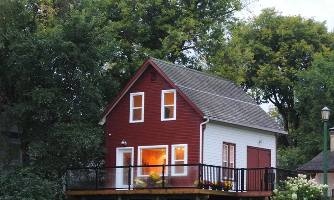 Selkirk Cabin | The Carriage House - your unique private getaway