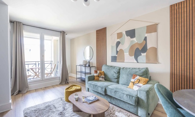 Saint-Louis Condo | The Celestial - In Versailles