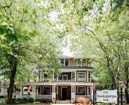 Hendersonville Bed & Breakfast | The Charleston Inn Hendersonville NC
