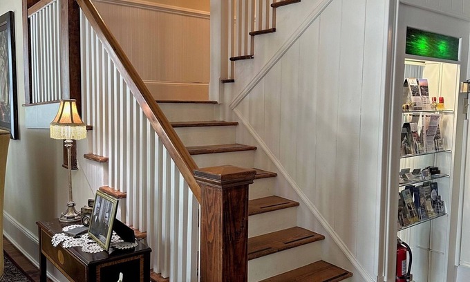 Hendersonville Bed & Breakfast | The Charleston Inn