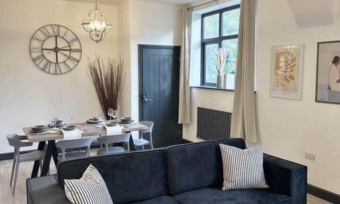 Matlock Bath Apartment | The Chatsworth | Sleeps 6 | king Size Beds