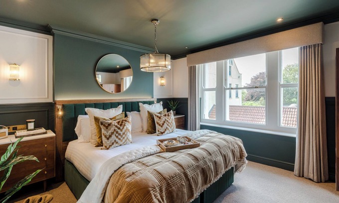 Clifton Apartment | The Clifton Residence