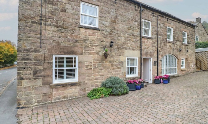 Crich Cottage | THE COACH HOUSE, pet friendly, character holiday cottage in Holloway