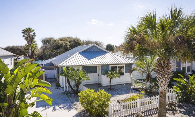 Vilano Beach Cottage | The Coconut Cottage. Hot Tub. Walk To Beach