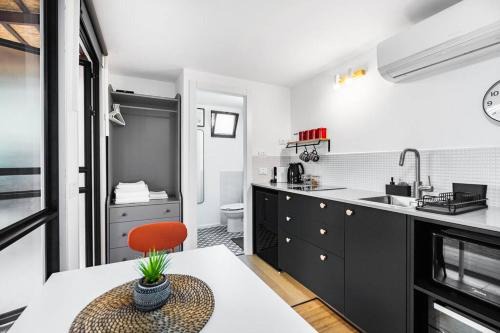 Ra'ananna Apartment | the container house