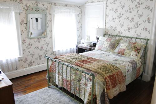 Coolidge Corner South Side Hotel | The Coolidge Corner Guest House: A Brookline Bed and Breakfast