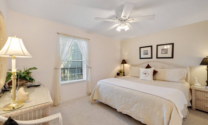 Cedar Key Condo | The Cormorant Condo C203 NL: Pool, in the village, king bed