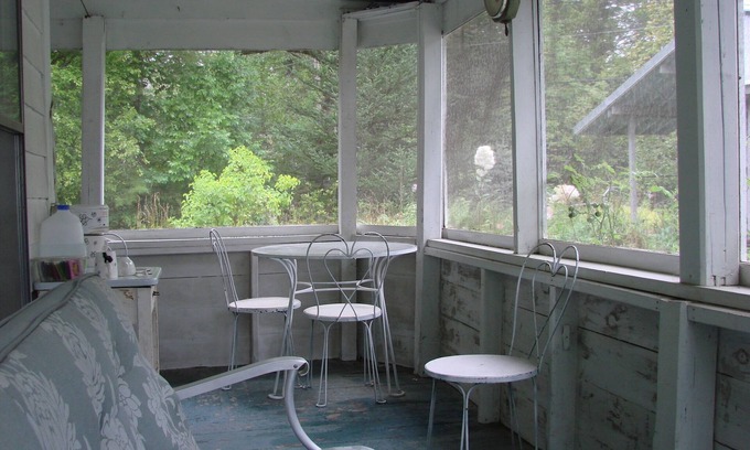 Madison House | the Corner cottage: Overlooking Hayden Brook, Steps to Lakewood Summer Theater