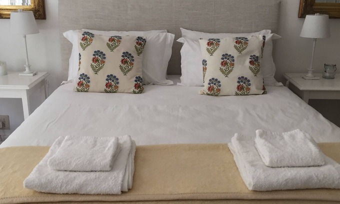 Parkview Cottage | The Corner House - 3 bedrooms, Private garden and pool in Parkview