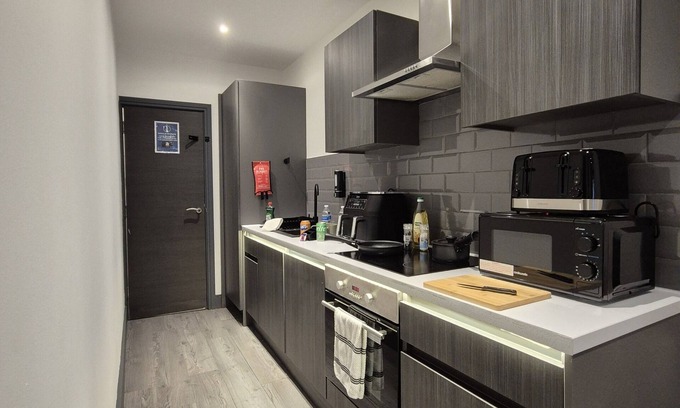 Bradford Apartment | The Cotswold Escape 14 - City Centre