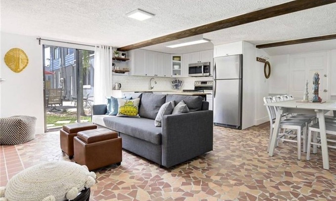 Lake Worth House | The 'Cottage Hideaway'