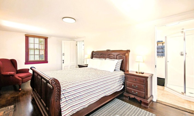 Preston Bed & Breakfast | The Cottage Inn Inglenook Suite # 5