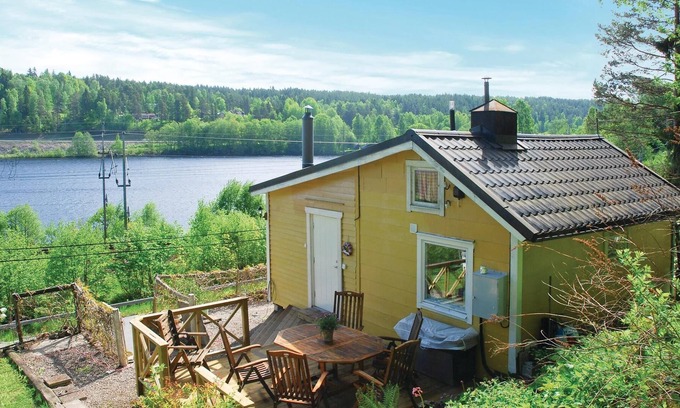 Aby House | The cottage is located with a beautiful view of the lake, which invites you to swim, fish and enjoy