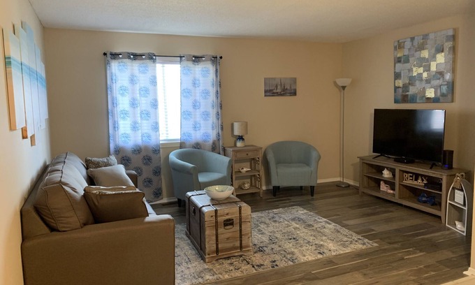 Overland Park Condo | The Cottage.The Perfect Location For Everything You Want To Do In KC!