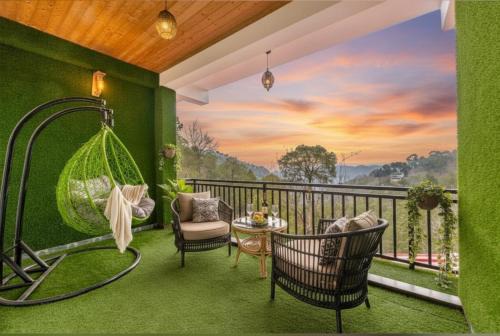 Kasauli Apartment | The Couples Paradise Balcony by Splendid Hotels