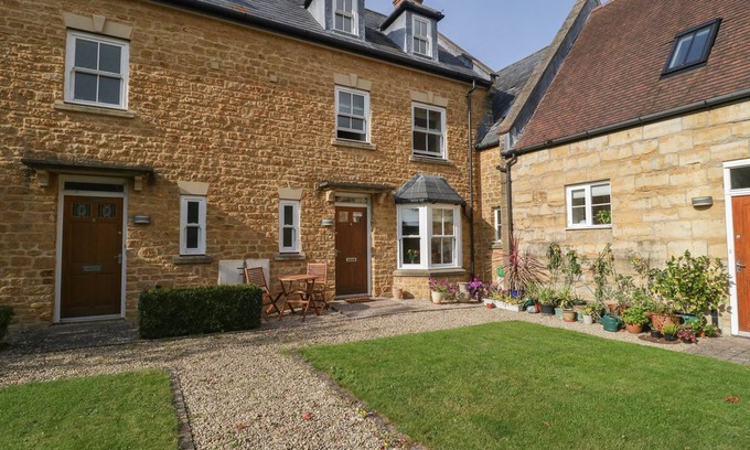 Sherborne Cabin | The Courtyard, SHERBORNE
