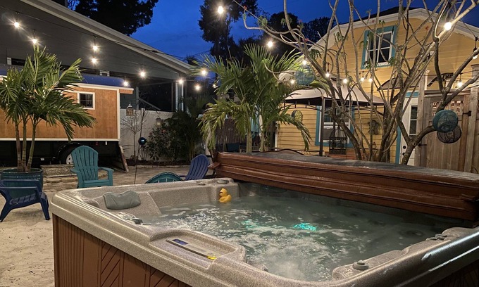 Historic Kenwood Cottage | The Cozy Cottage