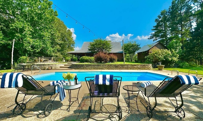 Batesville House | The CPL, Discounted rate for S. Carolina game!
