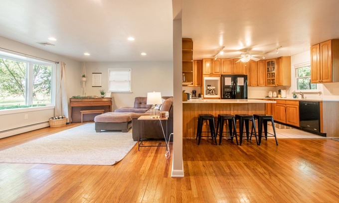 Wagontown House | The Creamery Haven- 4 bedroom Home with KING Master Suite & Hot Tub