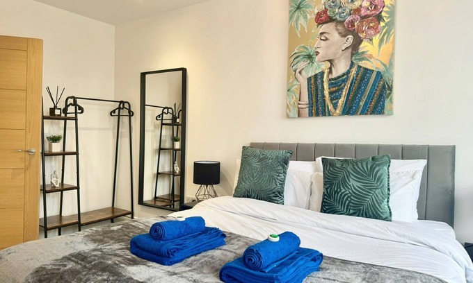 Harrogate City Centre Apartment | The Crown View - Luxury Apt | FREE Parking Nearby