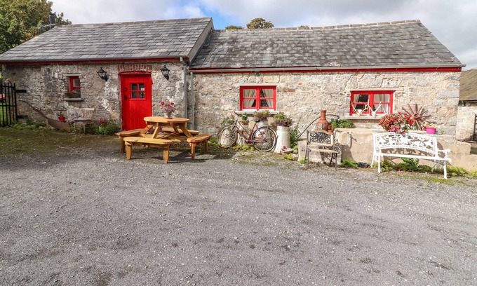 Ardfinnan Cottage | THE DAIRY, with open fire in Ardfinnan, County Tipperary
