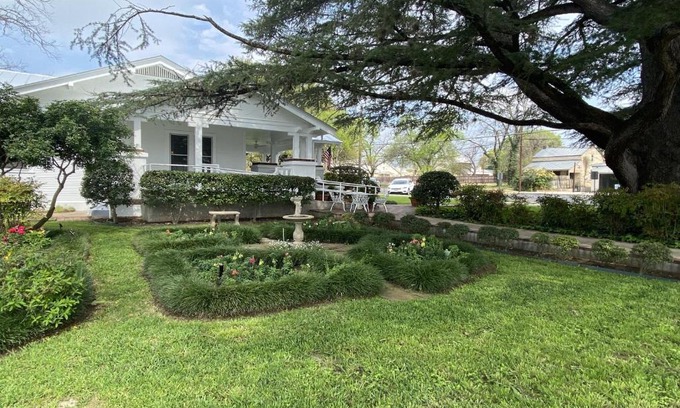 Fredericksburg House | The Deodara