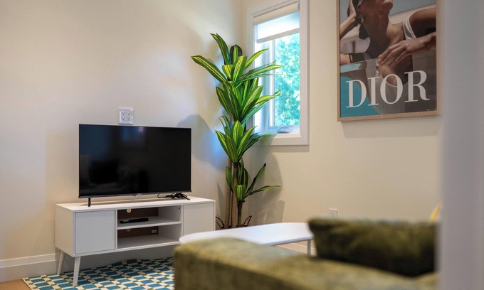 Fairfield Apartment | The Dior GuestHouse - 1BR - New Built - Wifi