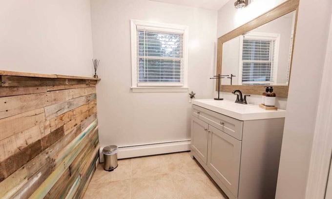 Miller Place Apartment | The Dogwood Inn - an eclectic north shore retreat