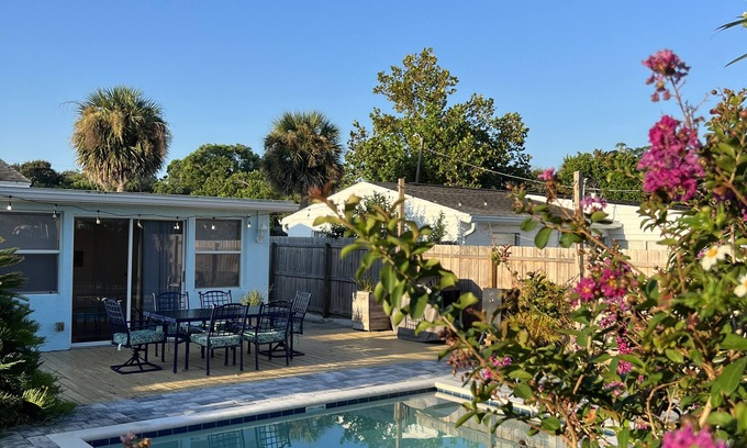 Roberta Heights In Oakdale Park House | The Dolphin House! Pool home. Unlimited well mannered Pets Welcome
