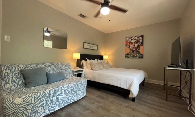 Sherman House | The Domino in Sherman 2 bedroom Townhouse