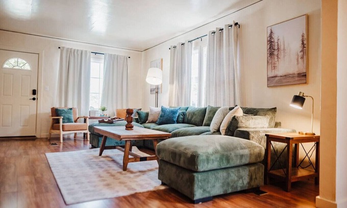 Downtown Klamath Falls House | The Downtown Haus | Walking Distance to DT KFalls