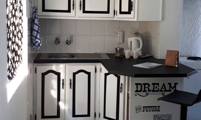 Ekurhuleni House | The Dream Room is 15 minutes from OR Tambo Airport