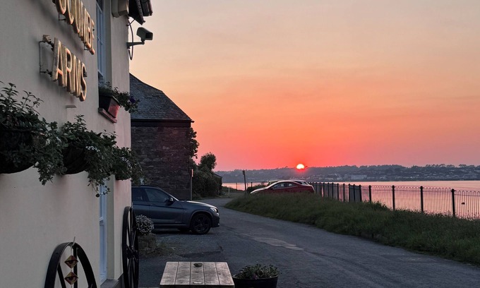 Cremyll Hotel | The Edgcumbe Arms