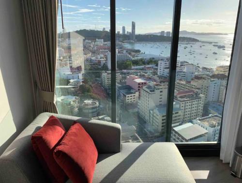 Pattaya Bay Apartment | The EDGE Central PATTAYA SeaView with Infinity Pool & Free Netflix