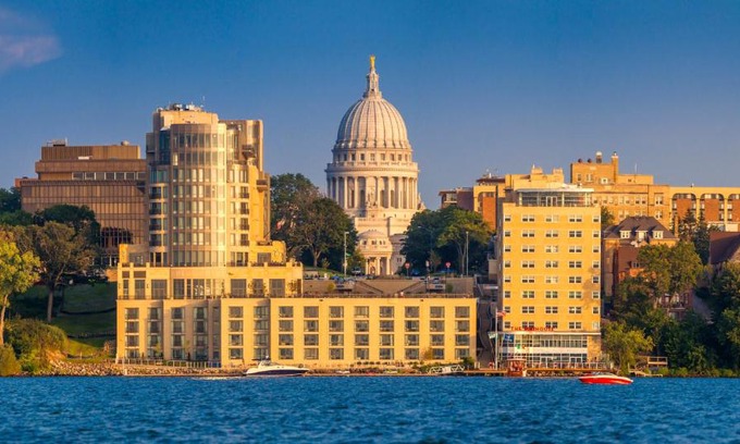 Madison Hotel | The Edgewater