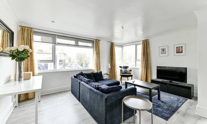 Brompton & Hans Town Apartment | The Elden No8 Fairway Hosting