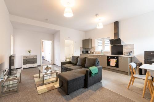 Peterborough Apartment | The Eldern - Spacious, Netflix, free Parking, close to A1