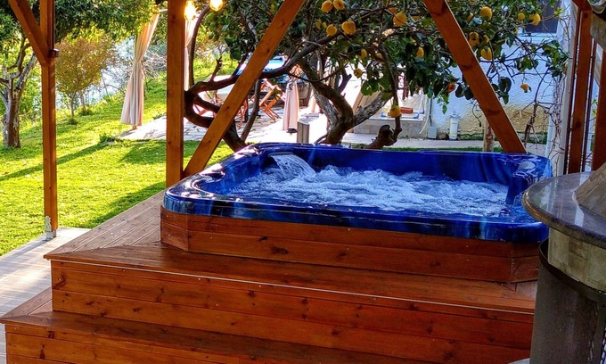 Nikopolis Apartment | The Elysian at Nicopolis exclusive outdoor jacuzzi