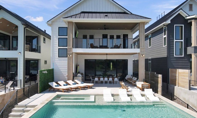 Kingsland House | The Enclave | Kid's Play Zone | Game Room | Infinity Pool + Spa | 9 Mi to Winery