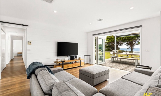 Indented Head Villa | The Esplanade Beach front, Luxury, Sleeps 8