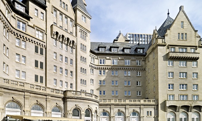 Downtown Edmonton Hotel | The Fairmont Hotel Macdonald