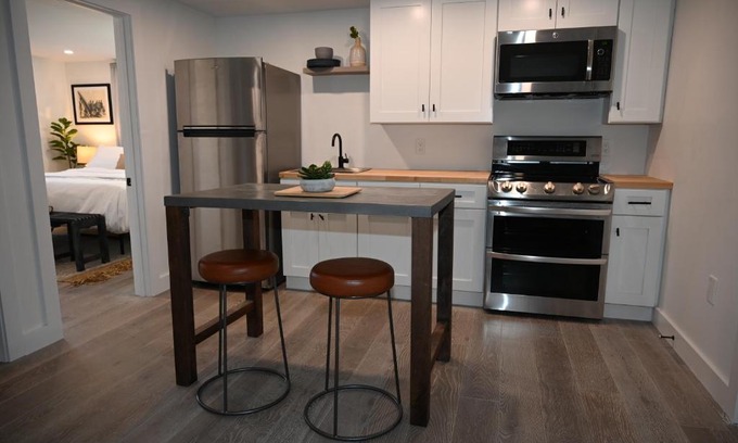 York Harbor Apartment | The Ferncroft Bungalow at York Beach w' Concierge