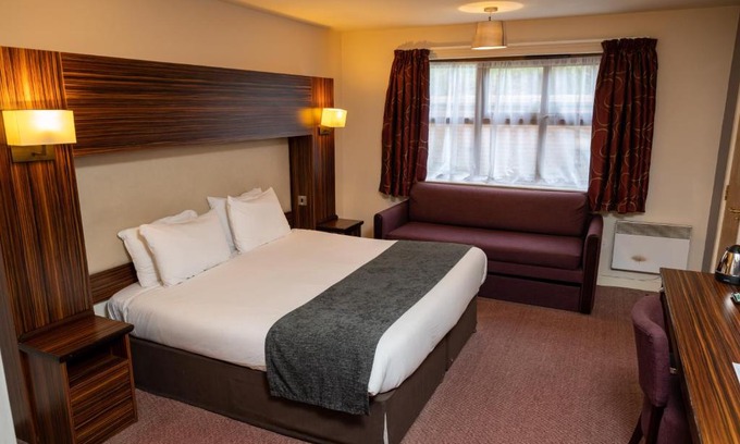 Blackburn House | The Fernhurst by Greene King Inns