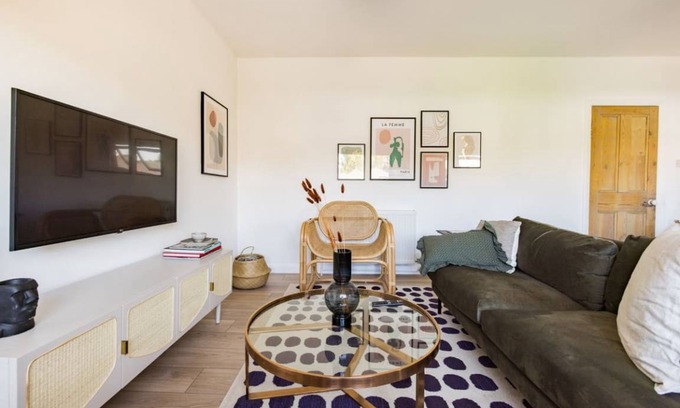 East Finchley Apartment | The Finchley Bolthole - Delightful 2BDR Flat