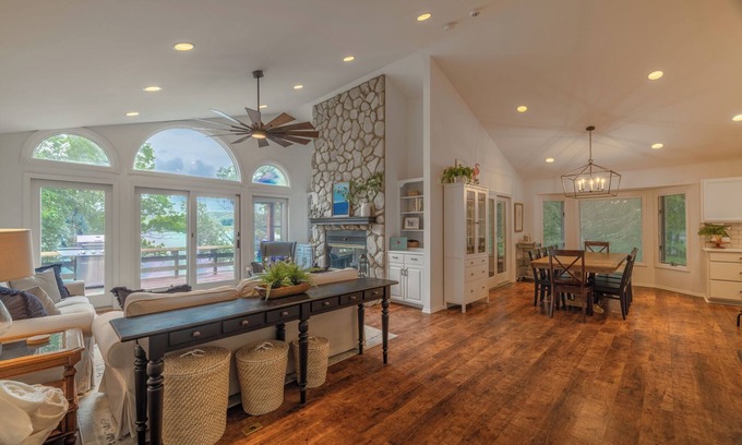 Innsbrook House | The Flamingo's Nest by Innsbrook Vacations!