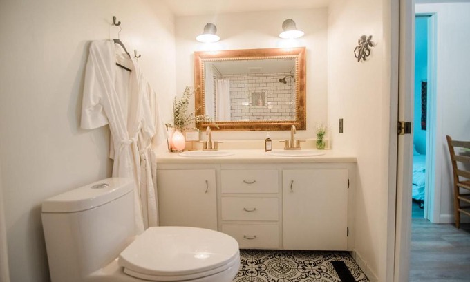 Central Lake House | The Flat a Wanderlust Abodes property